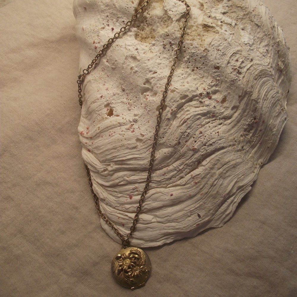 Perfume necklace - flowers